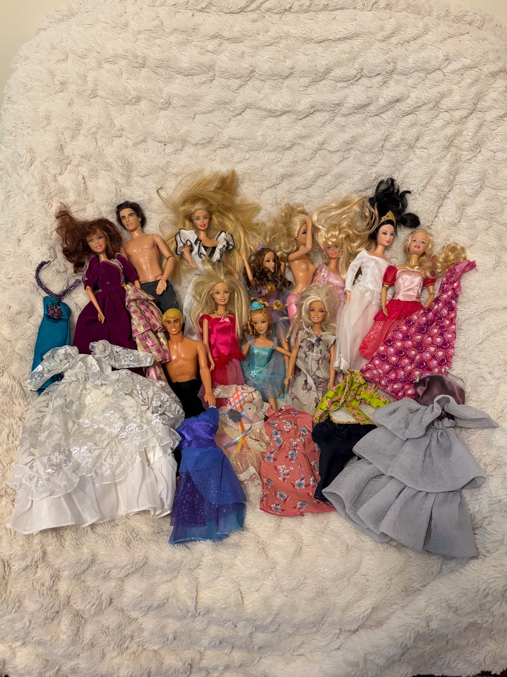 LOT of 12 Barbie and Ken dolls plus extra clothing